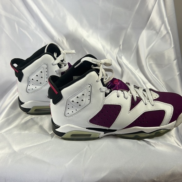 Air Jordan 6 Retro GS Shoes White/Vivid
Pink-Bright Grape-Black size 6.5 (Copy) - Picture 4 of 6